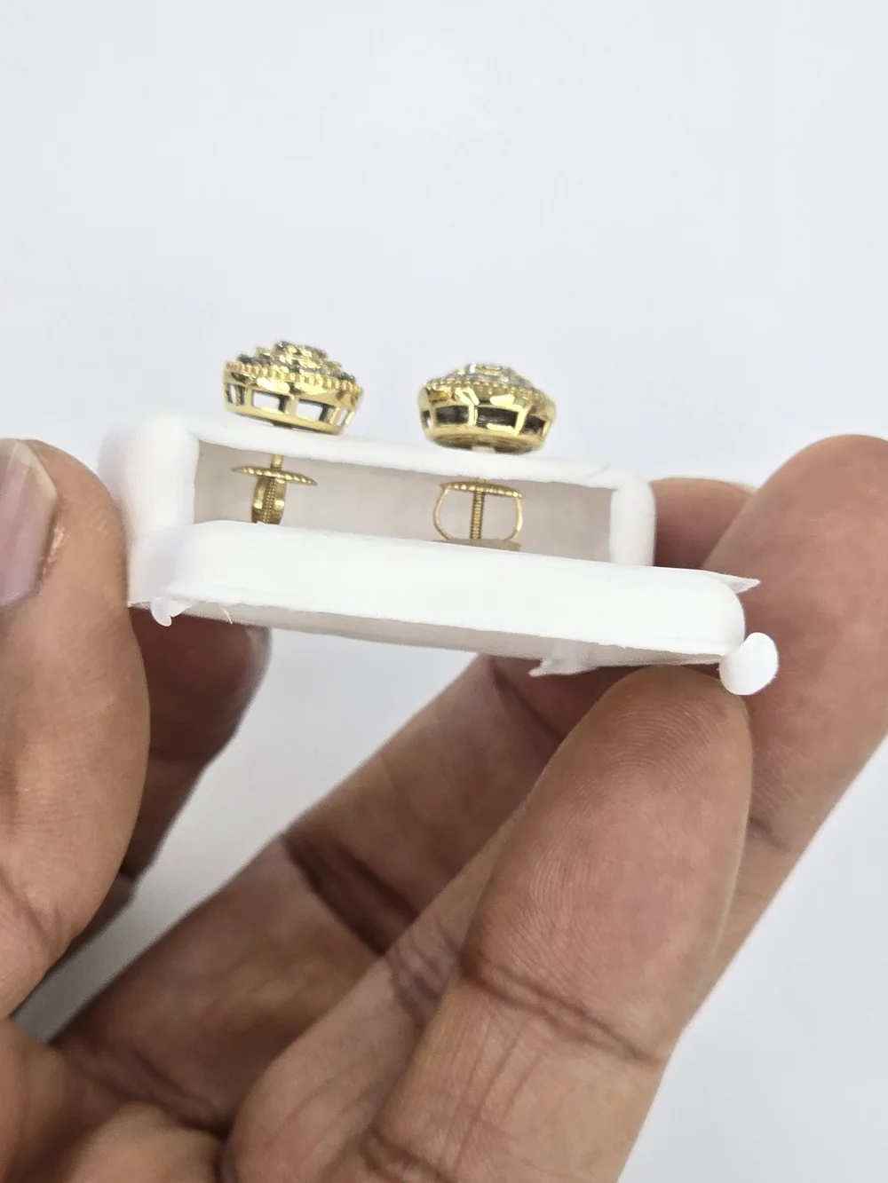Real Diamond 10k Gold Round Stud Earring